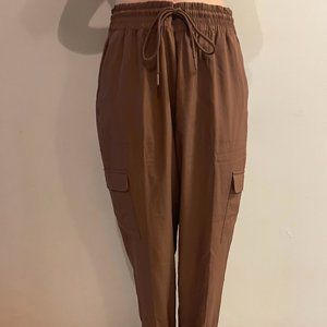 Lightweight brown athleisure cargo pants - Old Navy size medium